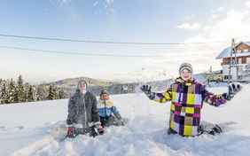 Rumtollen im Schnee - Foto: Bethel Fath